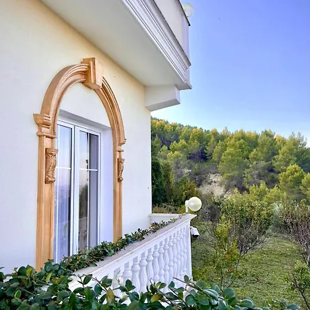 Villa Dy Bukurite *