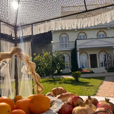 Dy Bukurite *