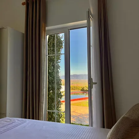 Dy Bukurite Villa *