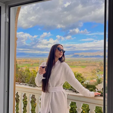 Dy Bukurite Villa *