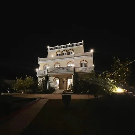 Villa Dy Bukurite *