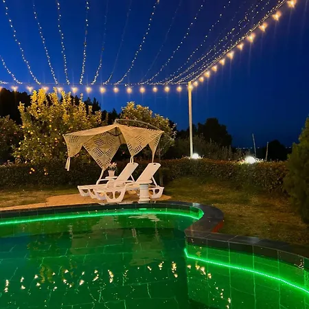 Dy Bukurite Villa *