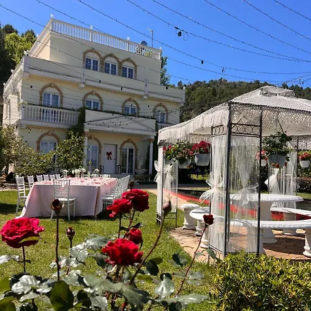 Dy Bukurite Villa *